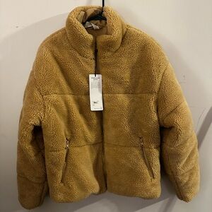 ALO Yoga Men’s  Sherpa Puffer Jacket in Camel